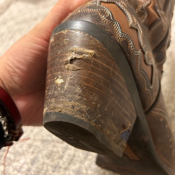 *Women’s Ariat boots, size 8.5. - Picture 3 of 4